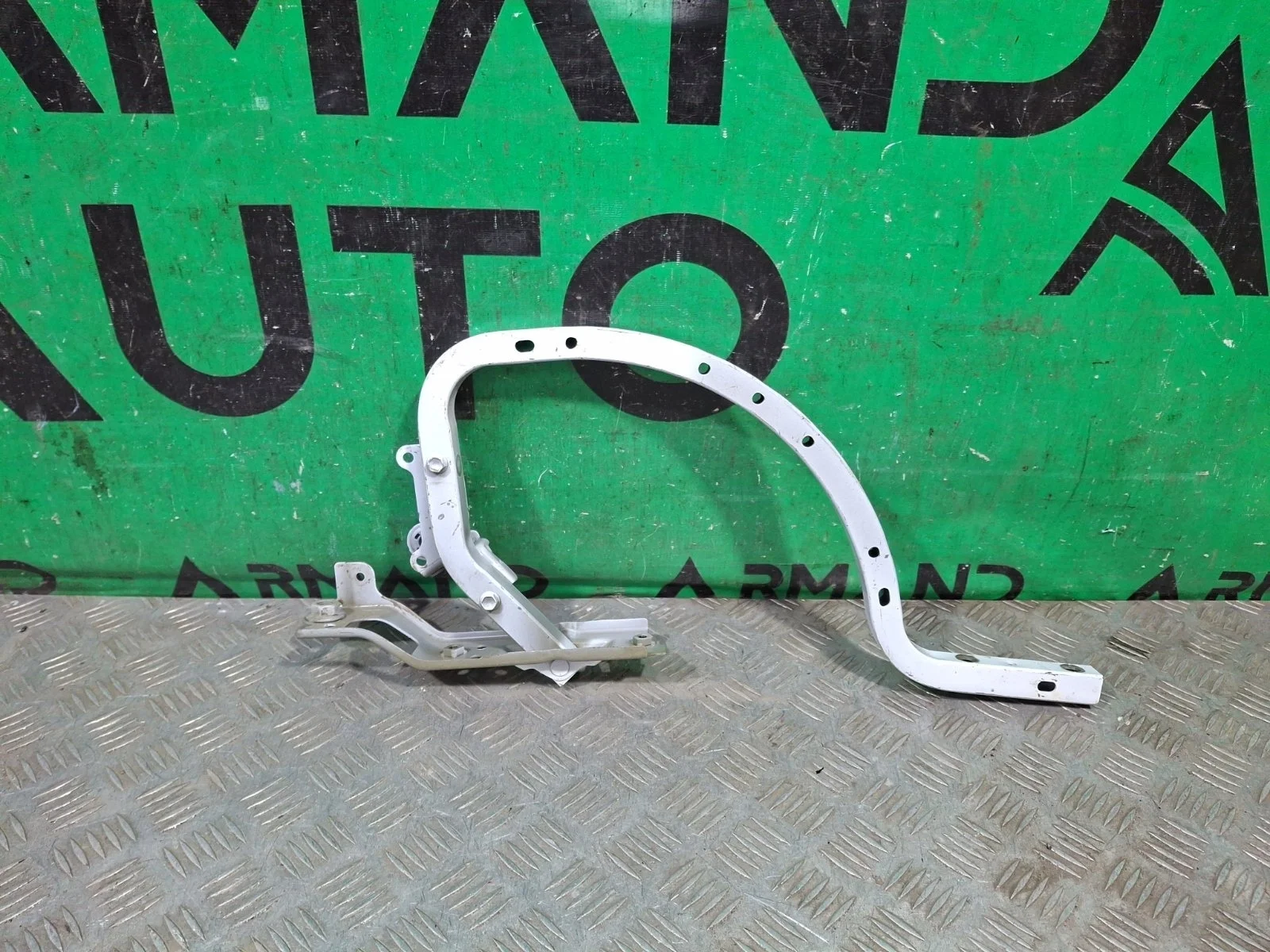 Петля крышки багажника Toyota Camry 2017-нв 8 XV70