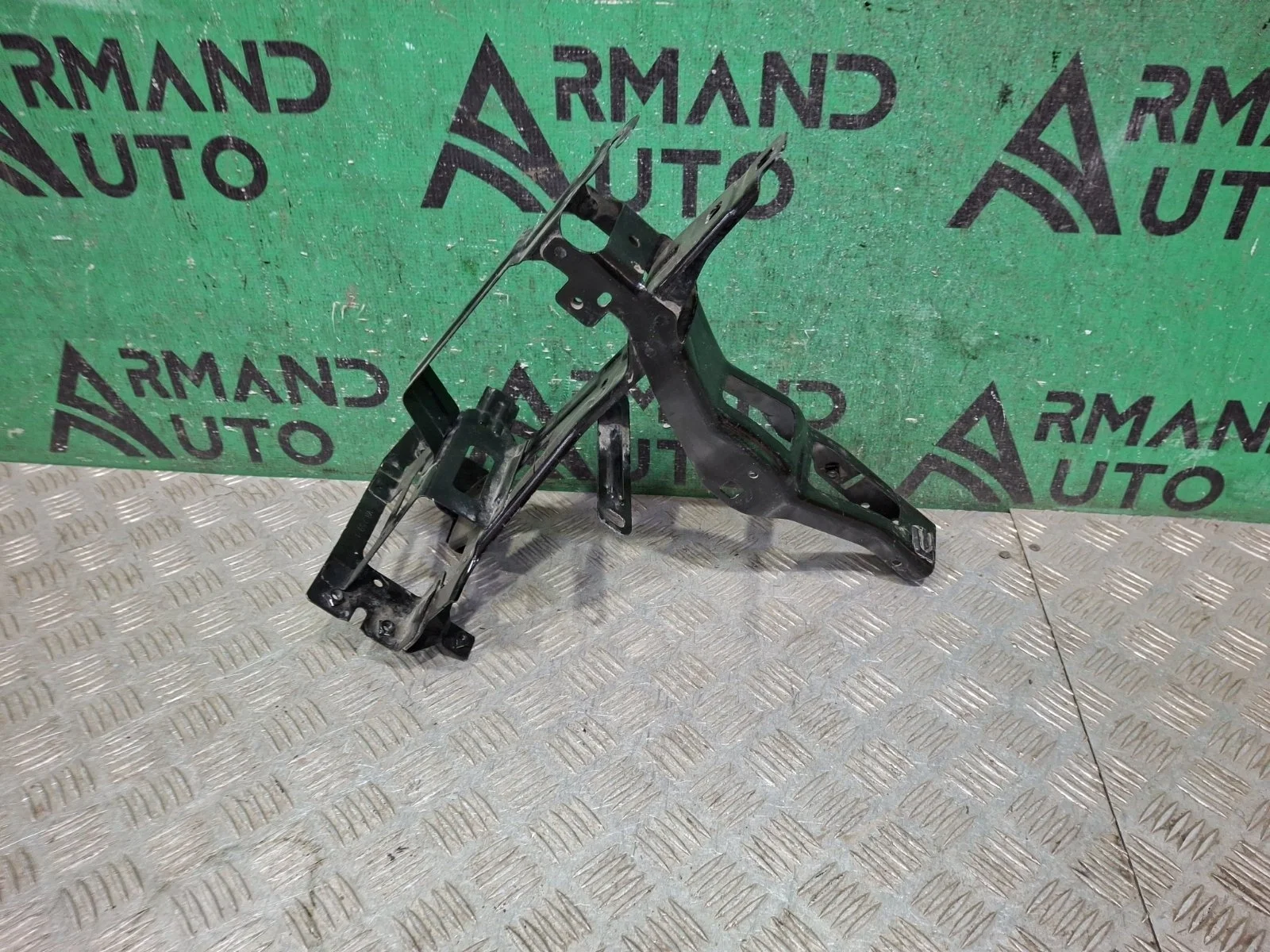 Кронштейн фары BMW X3 2017-нв G01