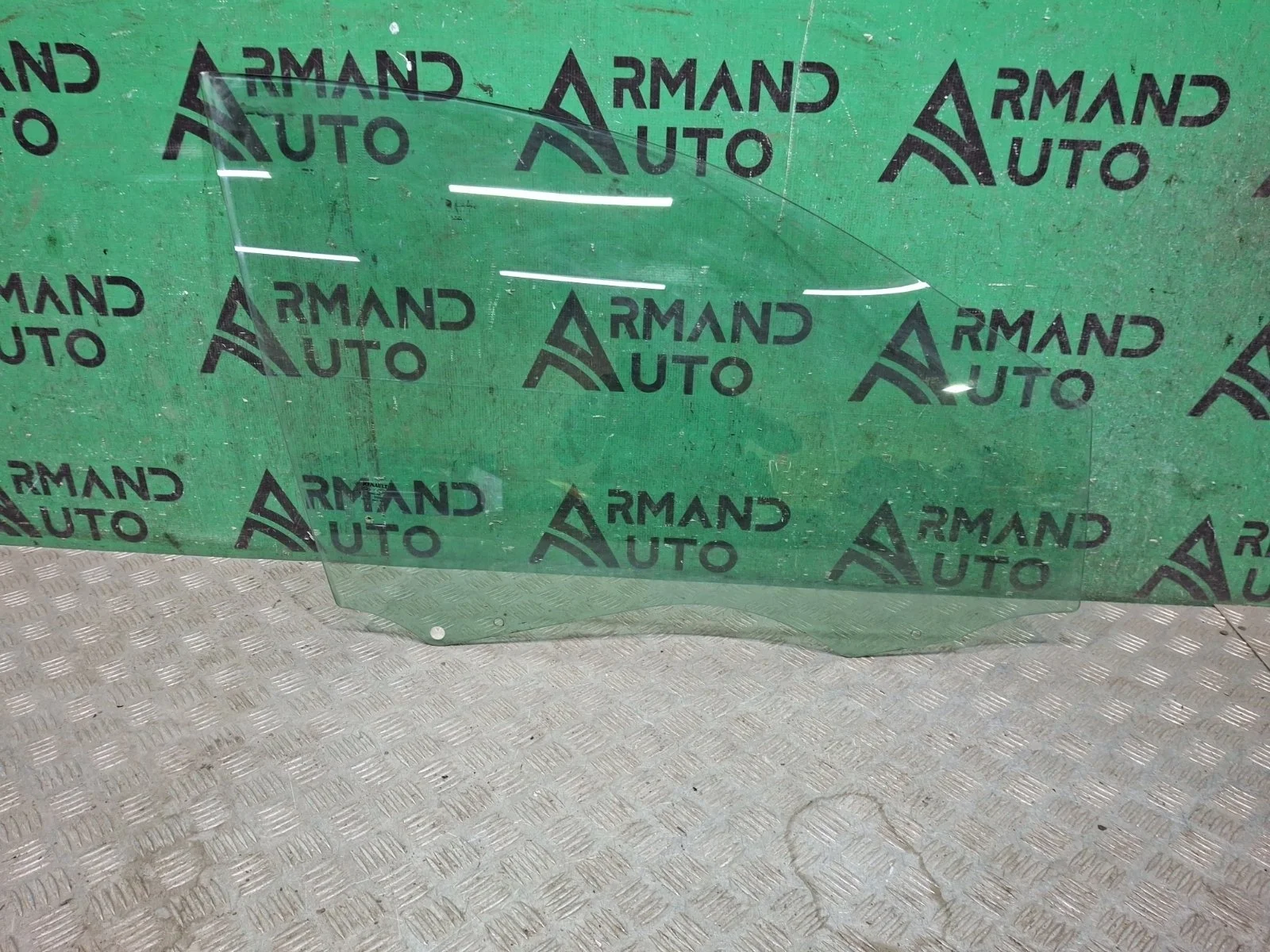 Стекло двери Renault Megane 2002-2009