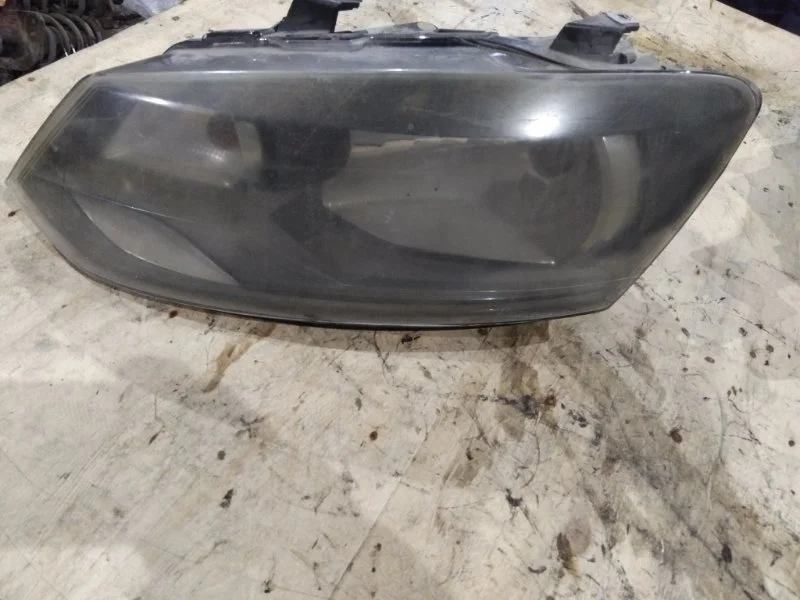 Фара Volkswagen Polo 2011 седан