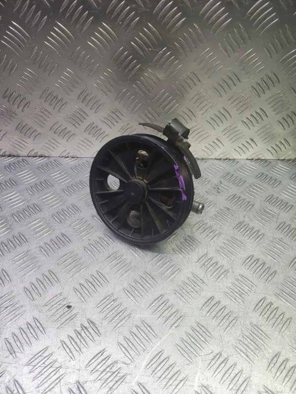 Насос ГУРа Volvo S60/S80/XC70/XC90 30741121 B5204T5