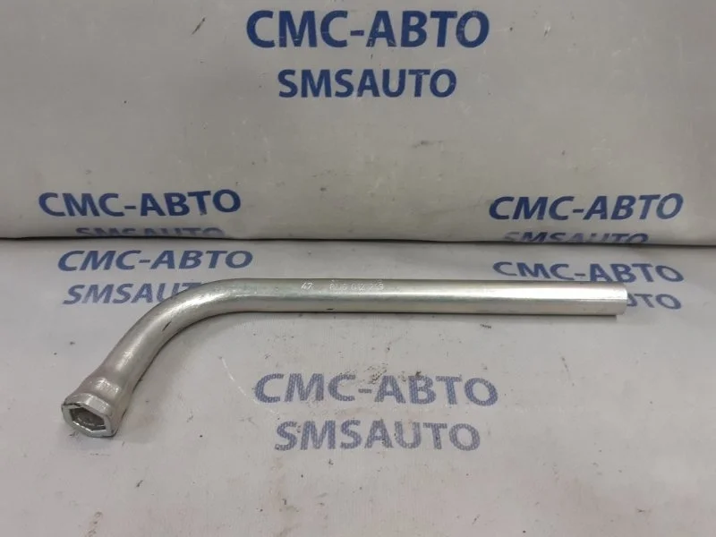 Ключ баллоный Audi A6 8N0012219 C6 2.8