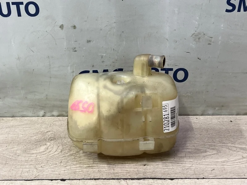 Бачок расширительный Volvo XC90 30760100 ХС90 4.4 B8444S