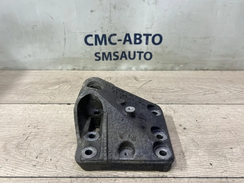 Кронштейн ДВС Porsche Cayenne 2011 9481152012R 958 4.8. 4852, правый