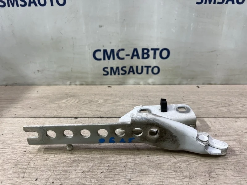 Петля капота Audi A8 4E0823301G D3 4.2 BVJ, левая