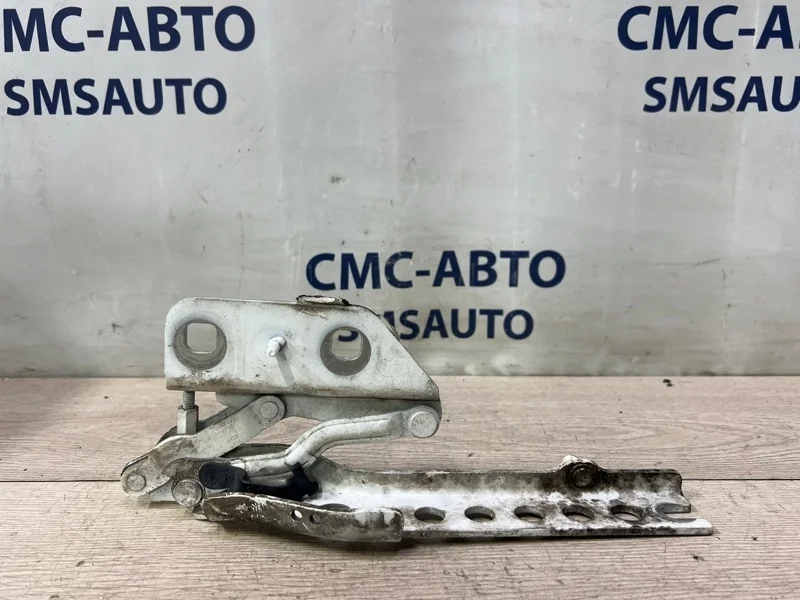 Петля капота Audi A8 4E0823302G D3 4.2 BVJ, правая