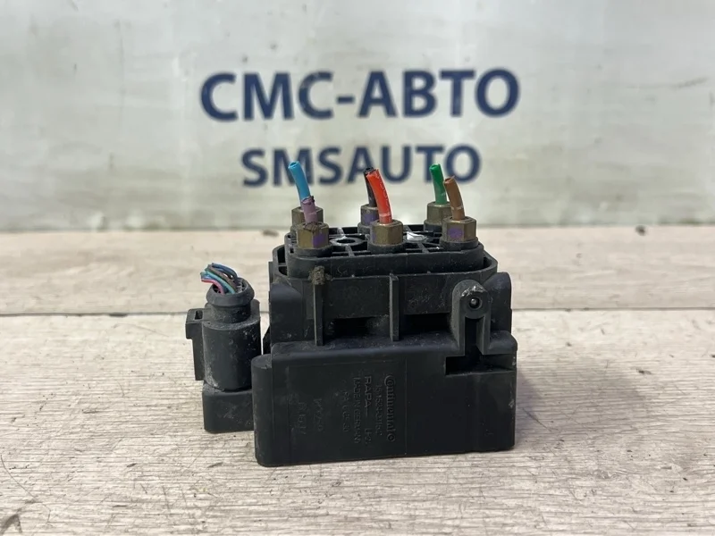 Блок клапанов пневмоподвески Audi A8 4F0616013 D3 4.2 BVJ