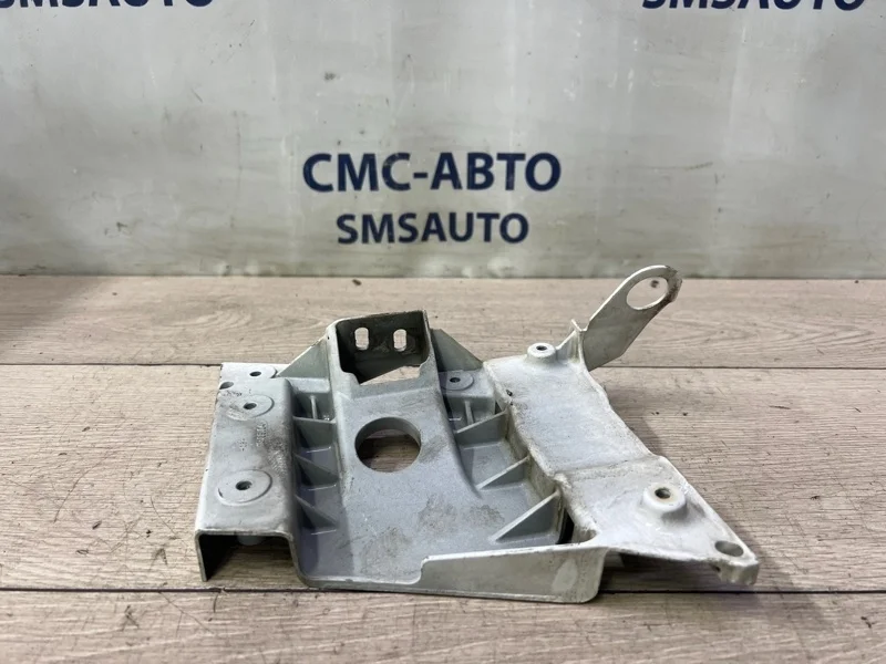 Кронштейн крыла Audi A8 4E0821138F D3 4.2 BVJ, передний правый