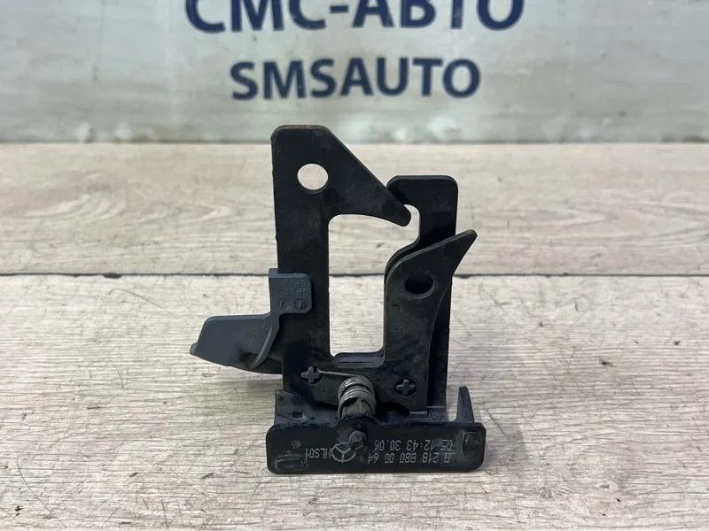Крюк капота Mercedes-Benz E-Class 2016 A2188800064 W213 654.920