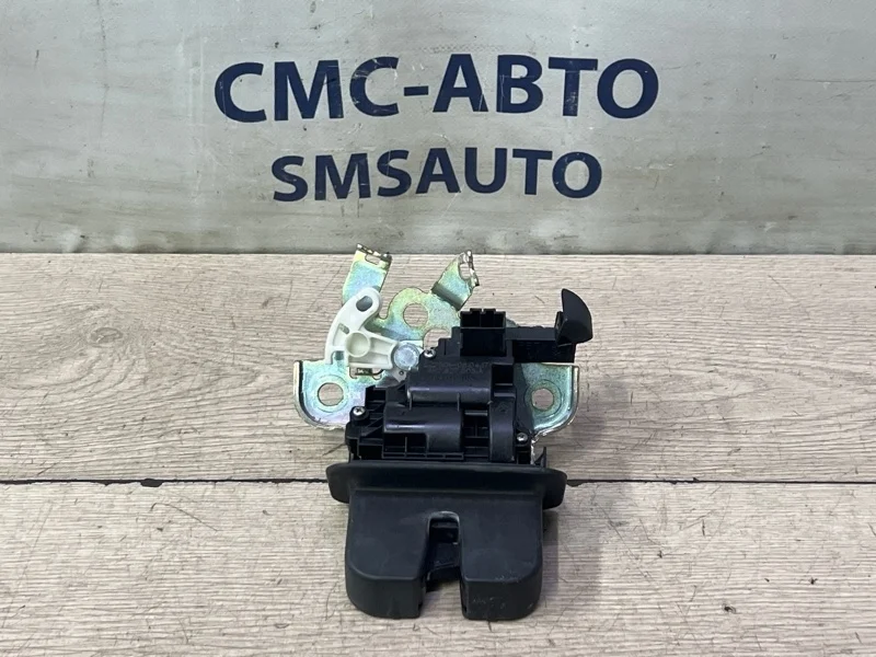 Замок багажника Audi A8 2017 4H0827505A D4 3.0 CRE