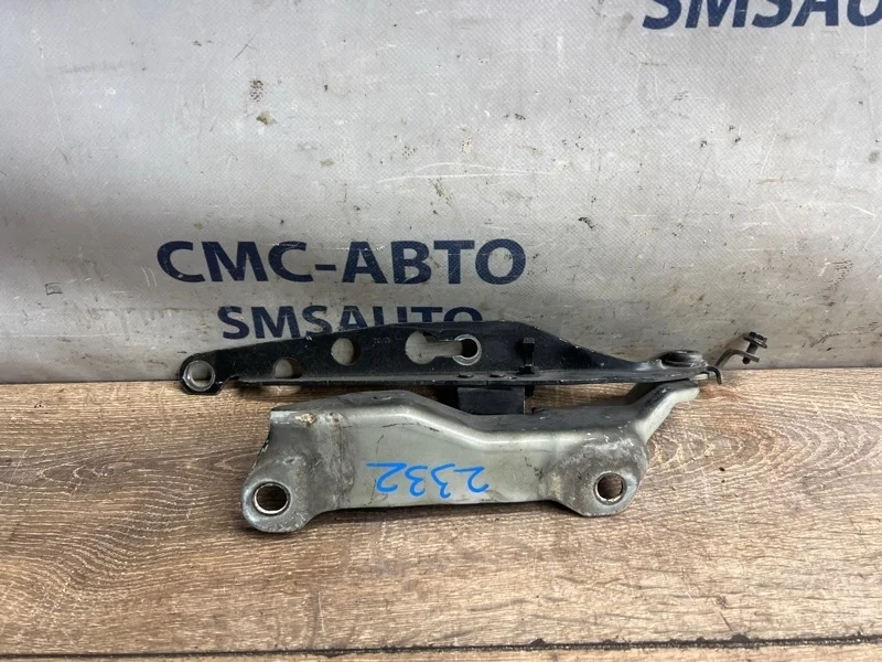 Петля капота Volvo XC90 30716883 XC90 2.5T, правая