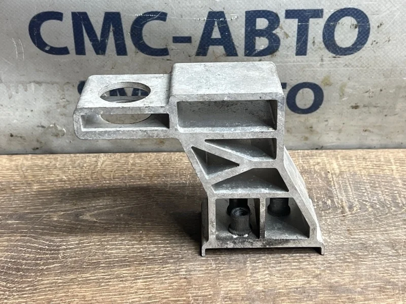 Кронштейн решетки радиатора Mercedes-Benz E-Class 2016 A2135010620 W213 654.920, левый