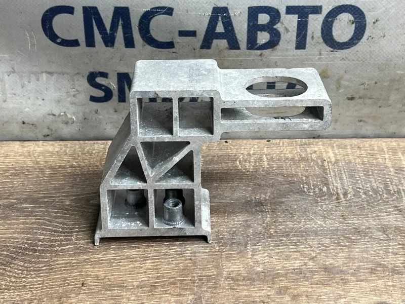 Кронштейн радиатора Mercedes-Benz E-Class 2016 A2135010720 W213 654.920, правый