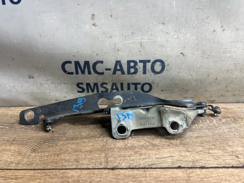 Петля капота Volvo XC70 31250186 ХС70 3.2, правая