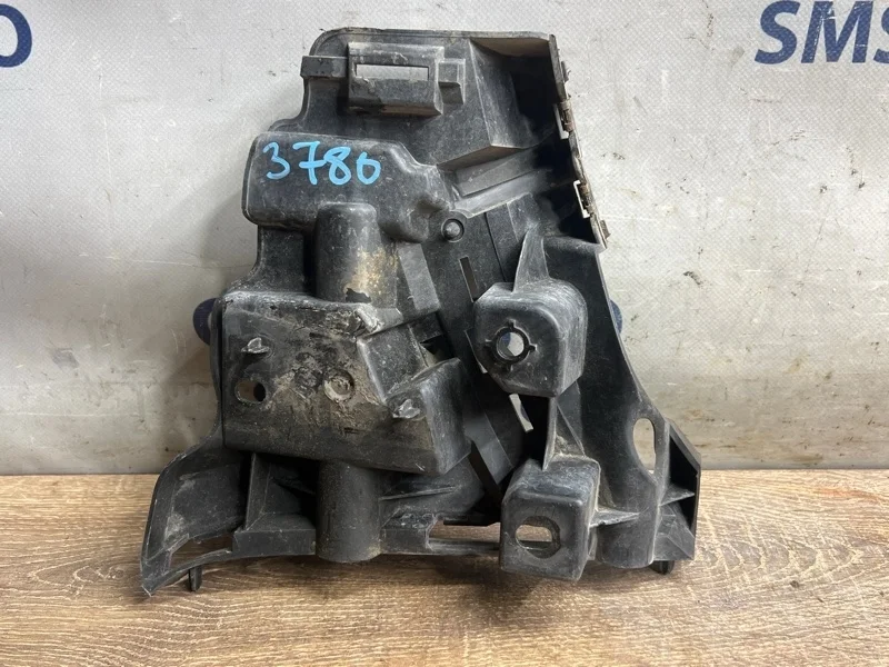 Кронштейн крыла Volvo XC70 31214960 ХС70 3.2, передний левый