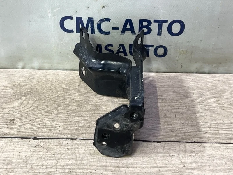 Кронштейн радиатора Volvo XC70 31305107 ХС70 3.2, левый