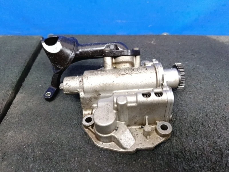 Насос масляный Volkswagen Tiguan 2012 06H115105 5N1 2.0 CAW