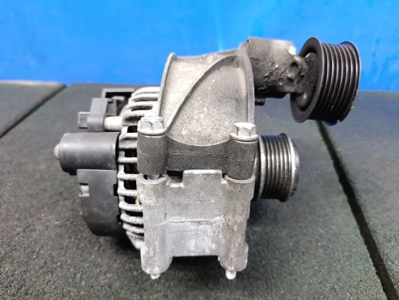 Генератор Audi Q5 2012 06E903018J 8R 3.0 CTVA