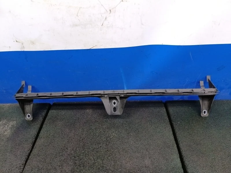 Кронштейн бампера Volkswagen Jetta 6 2015 5C6805705J 5C6 1.4 CTH