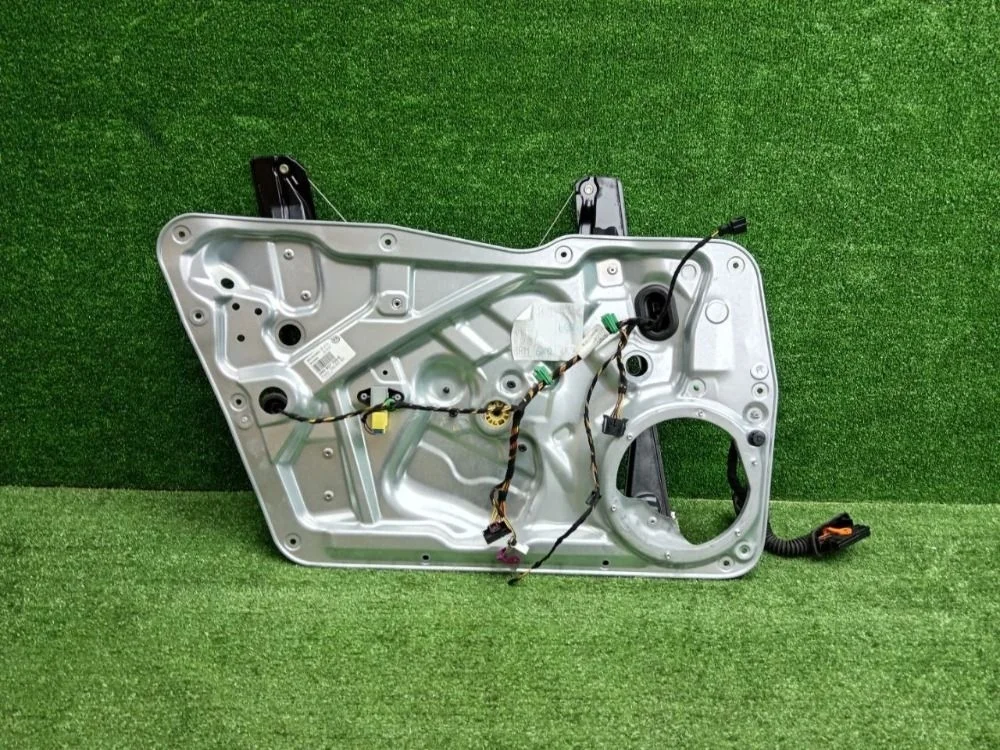 Стеклоподъемник электр. передний левый Volkswagen Tiguan I (2007—2011)