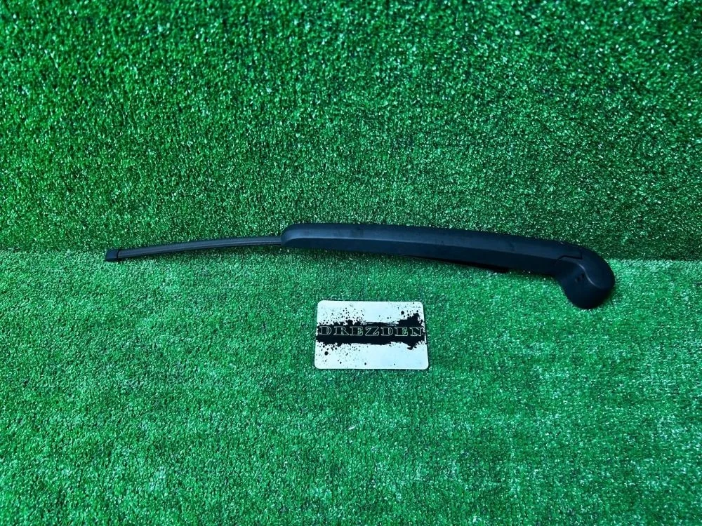 Поводок заднего стеклоочистителя Audi Q3 I (2011—2014)