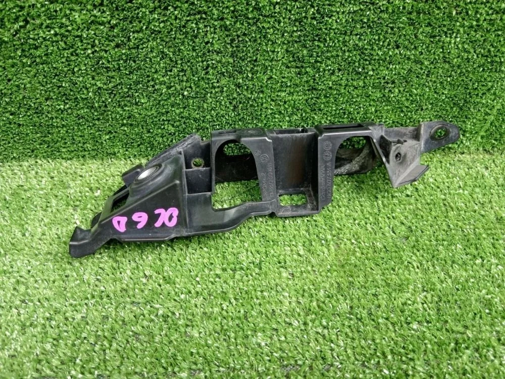 Кронштейн переднего бампера правый Volkswagen Golf Mk7 (2012—2017)