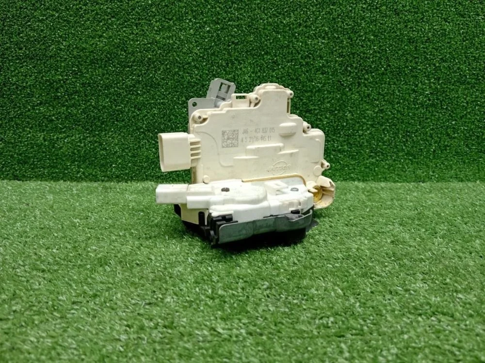 Замок двери передней левой Volkswagen Touareg II (2010—2014)