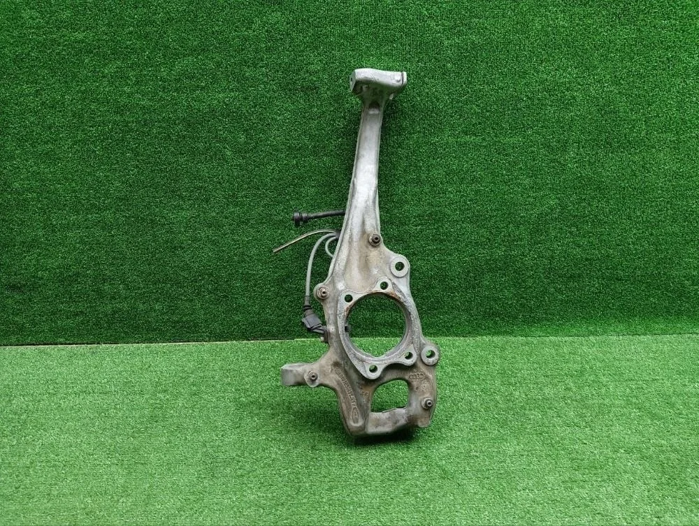 Кулак поворотный передний левый Audi A4 B8 (2007—2012)