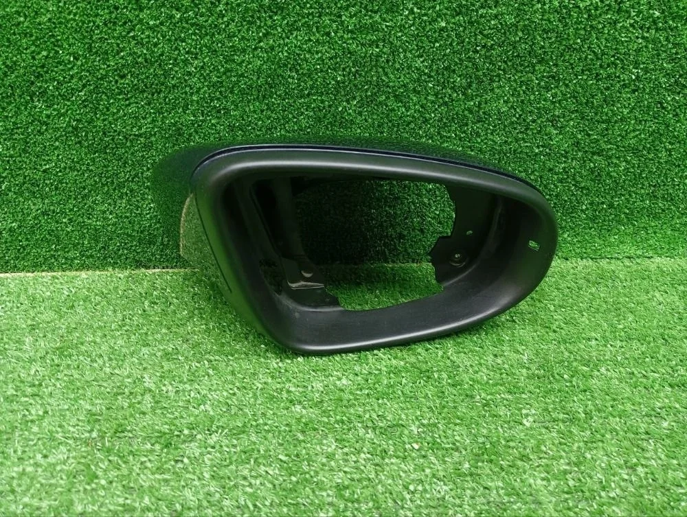 Корпус зеркала правого Volkswagen Golf Mk6 (2008—2012)