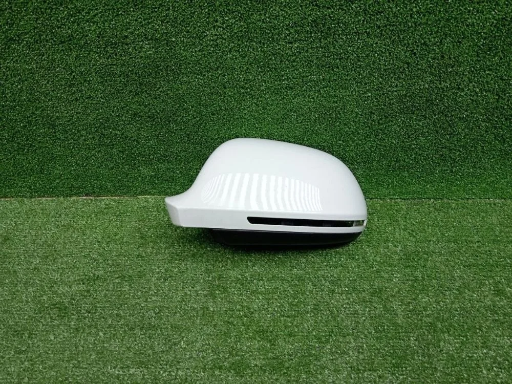 Накладка зеркала левая Audi Q3 I (2011—2014)