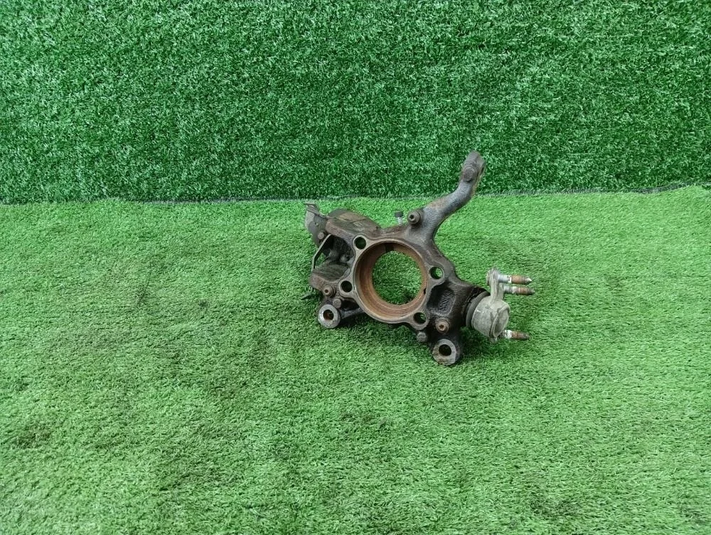 Кулак поворотный передний левый Audi Q3 I (2011—2014)