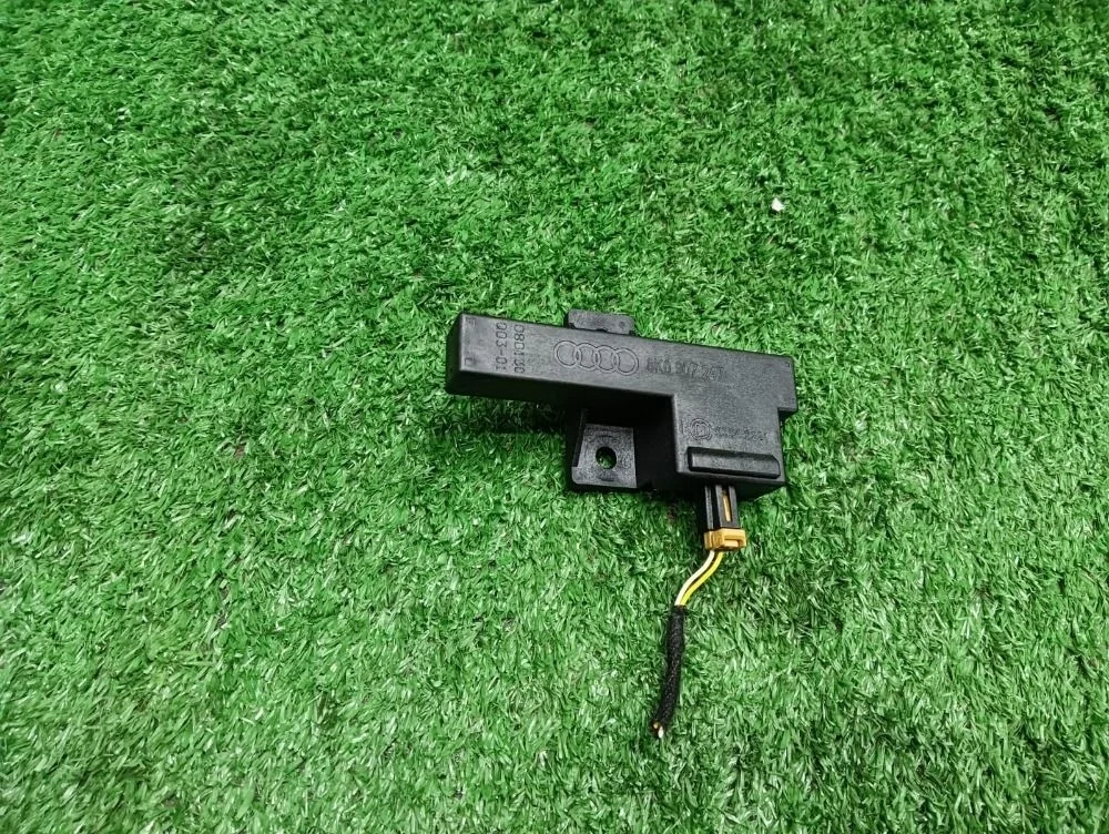 Антенна Audi A4 B8 (2007—2012)