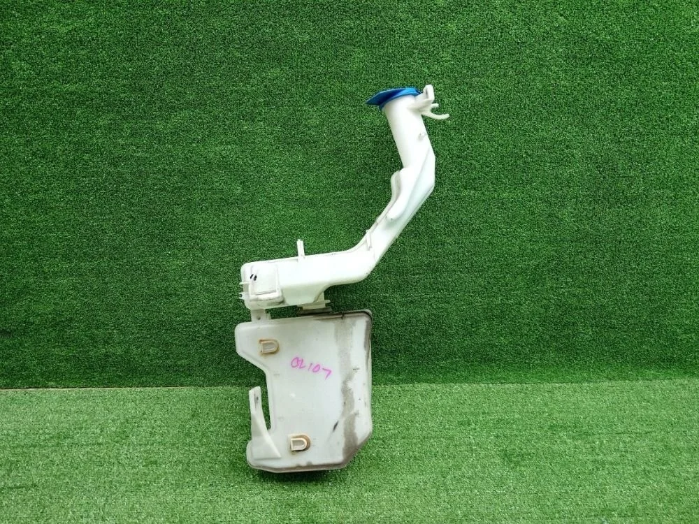 Бачок омывателя лобового стекла Volkswagen Passat CC B6 (2008—2012)