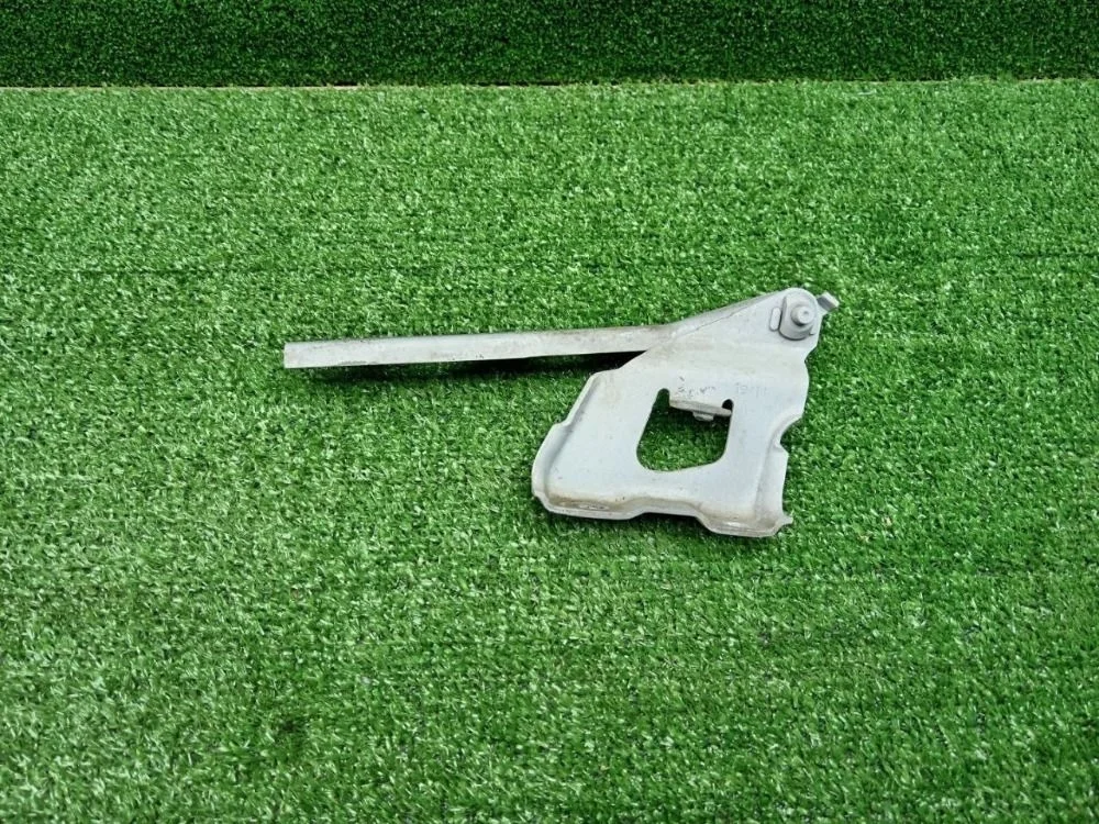 Петля капота левая 8K0823301D Audi A4 Allroad Quattro B8 (2009—2011)