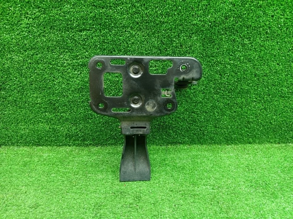 Крючок капота Audi A4 Allroad Quattro B8 (2009—2011)