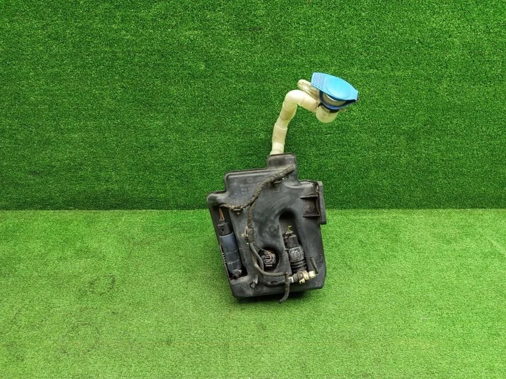 Бачок стеклоомывателя Volkswagen Golf Mk6 (2008—2012)