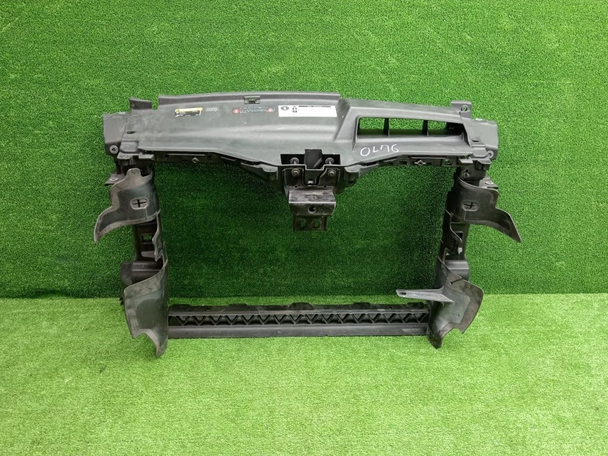 Телевизор (рамка радиатора) Volkswagen Scirocco III (2008—2014)