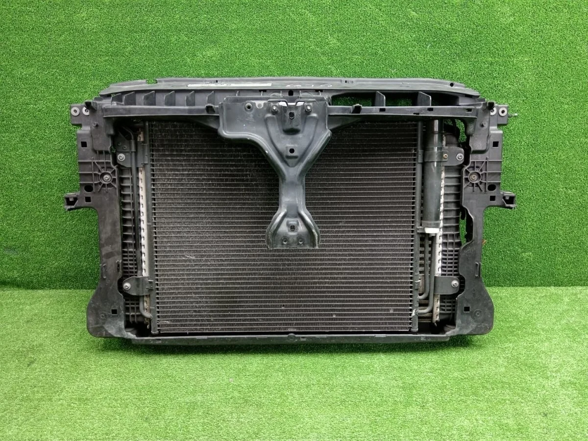 Панель передняя рамка радиатора VW Tiguan 5N Volkswagen Tiguan I рестайлинг (2011—2019)