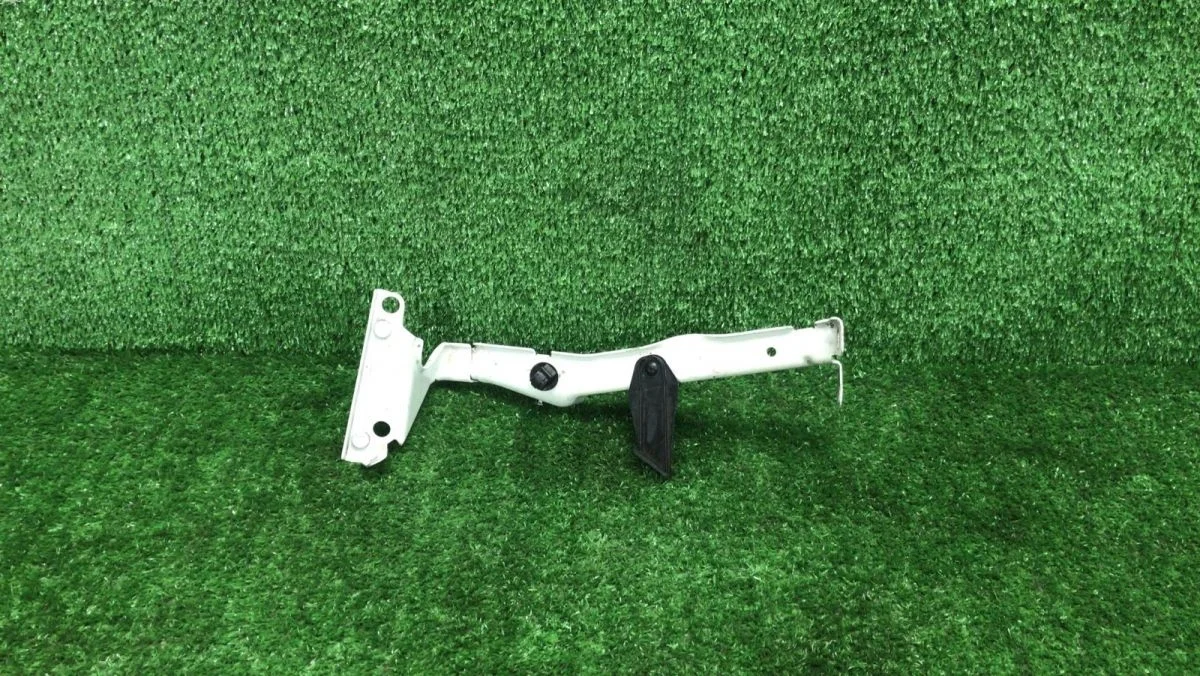 Кронштейн крепления крыла левый Audi A4 B8 (2007—2012)