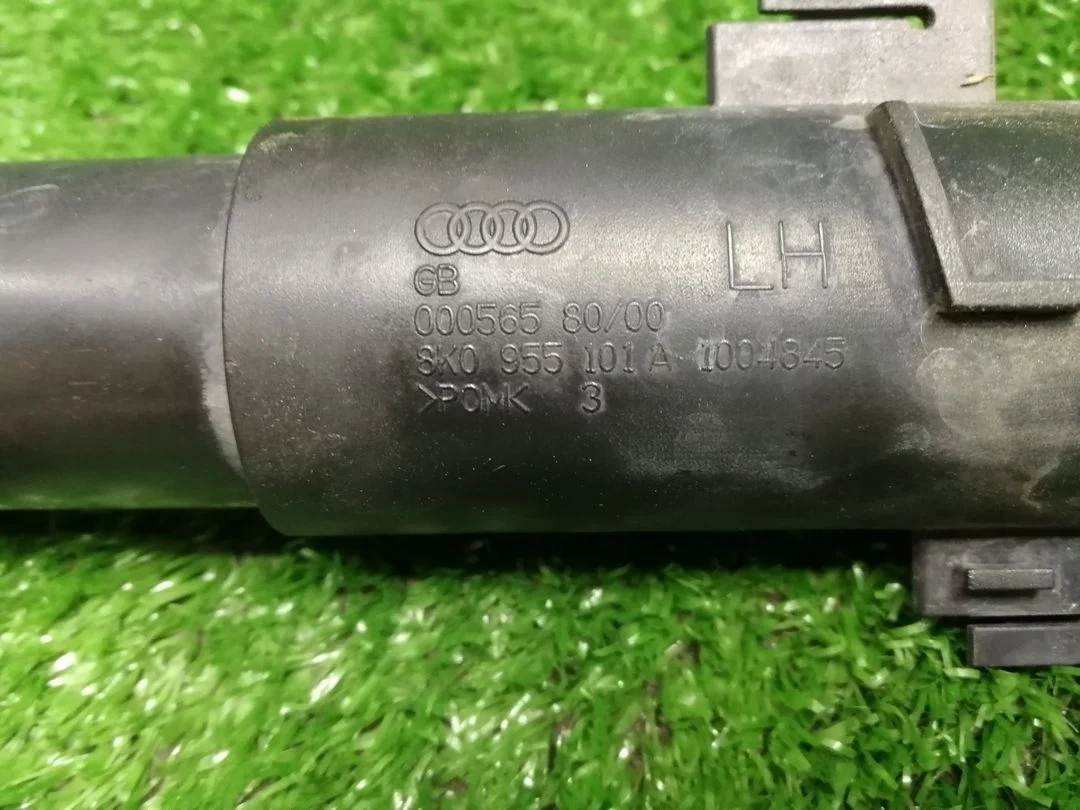 Форсунка омывателя фары левая Audi A4 B8 Audi A4 B8 (2007—2012)