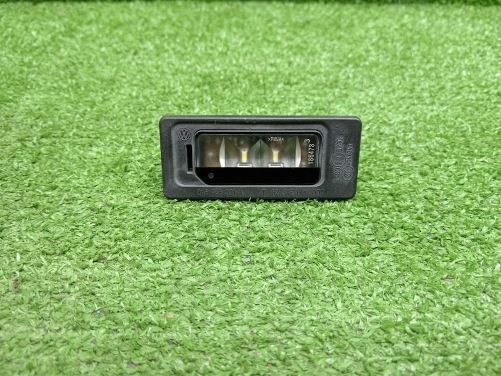 Фонарь подсветки номера Volkswagen Golf Mk7 (2012—2017)