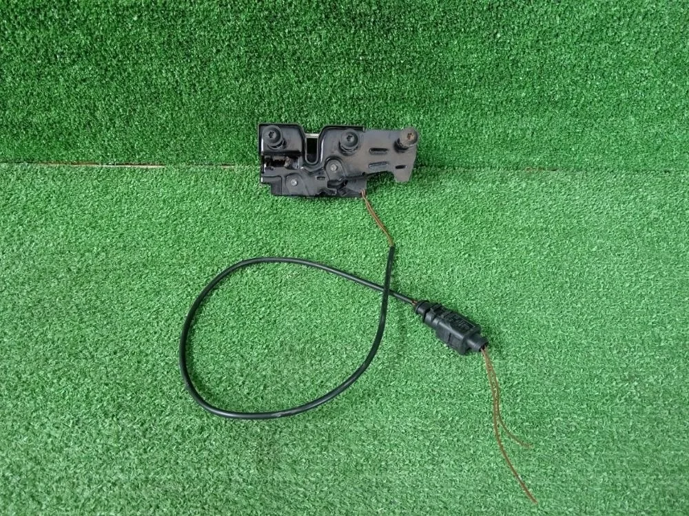 Замок капота 8P0823509H Audi A3 8P рестайлинг 2 (2008—2013)