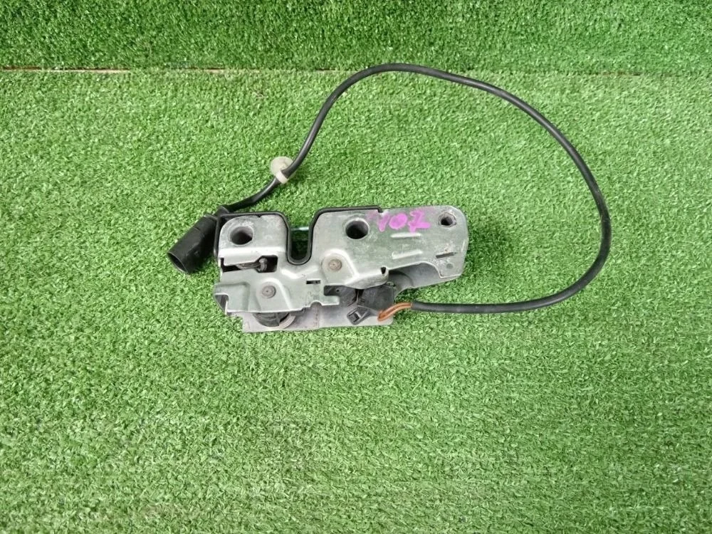 Замок капота Volkswagen Passat CC B6 (2008—2012)