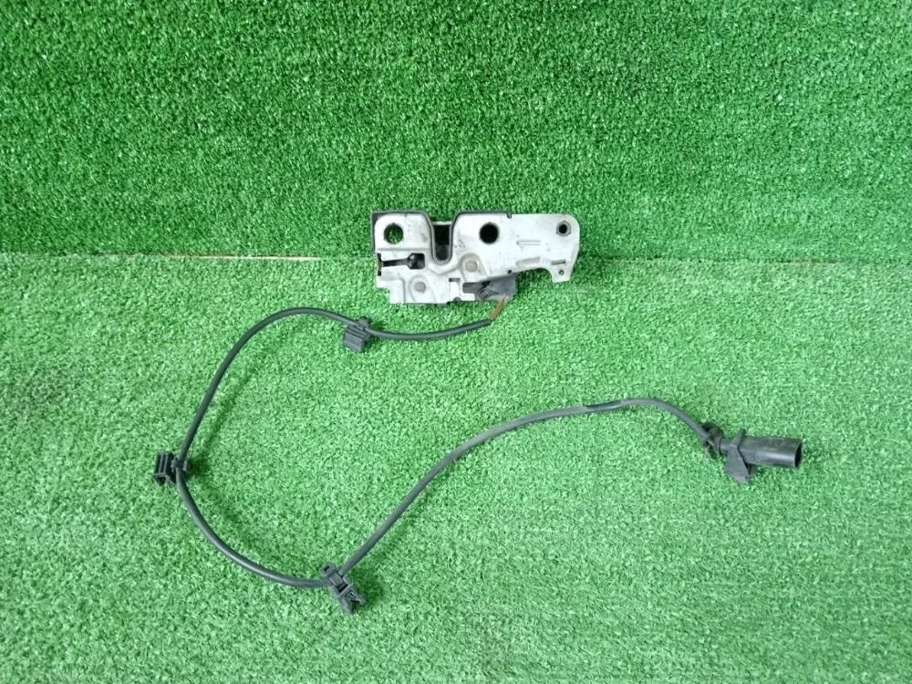 Замок капота Volkswagen Passat CC B6 (2008—2012)