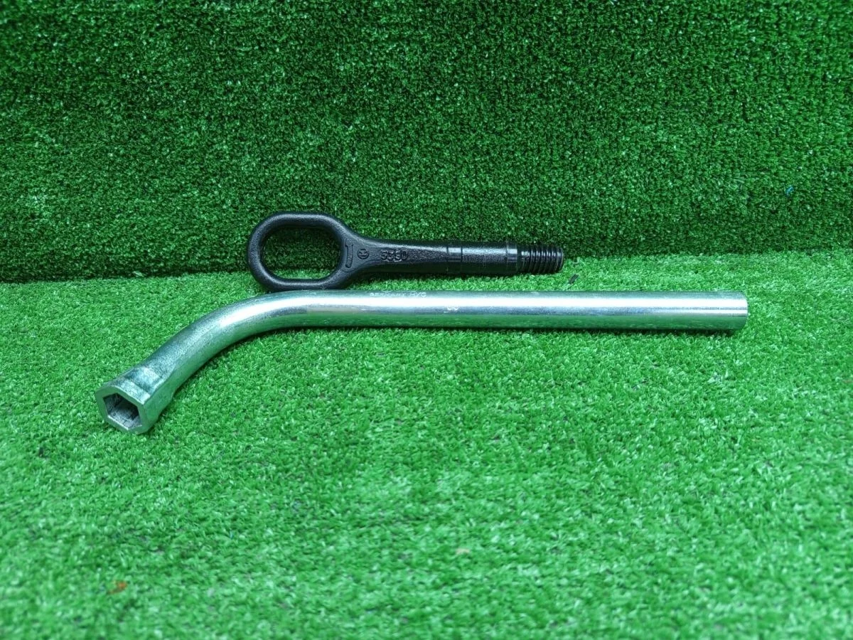 Крюк буксировочный 1T0805615A Audi A3 8P рестайлинг 2 (2008—2013)