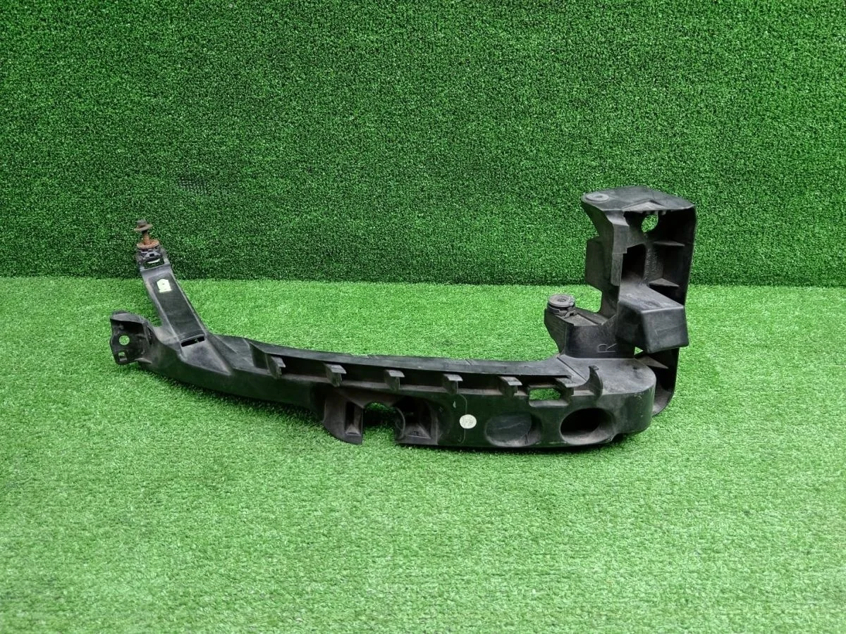 Кронштейн крепления фары правый Audi A3 8P рестайлинг 2 (2008—2013)