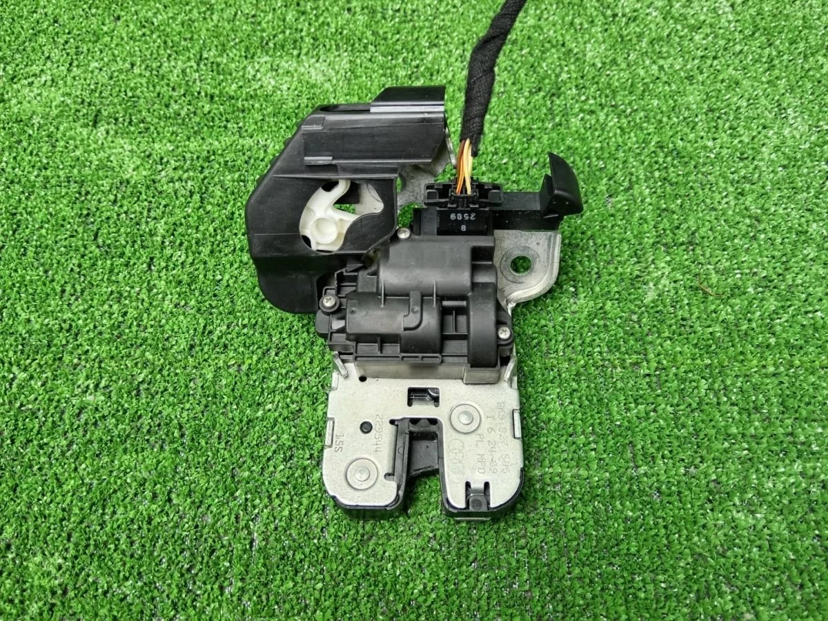 Замок крышки багажника Audi A3 8P рестайлинг 2 (2008—2013)