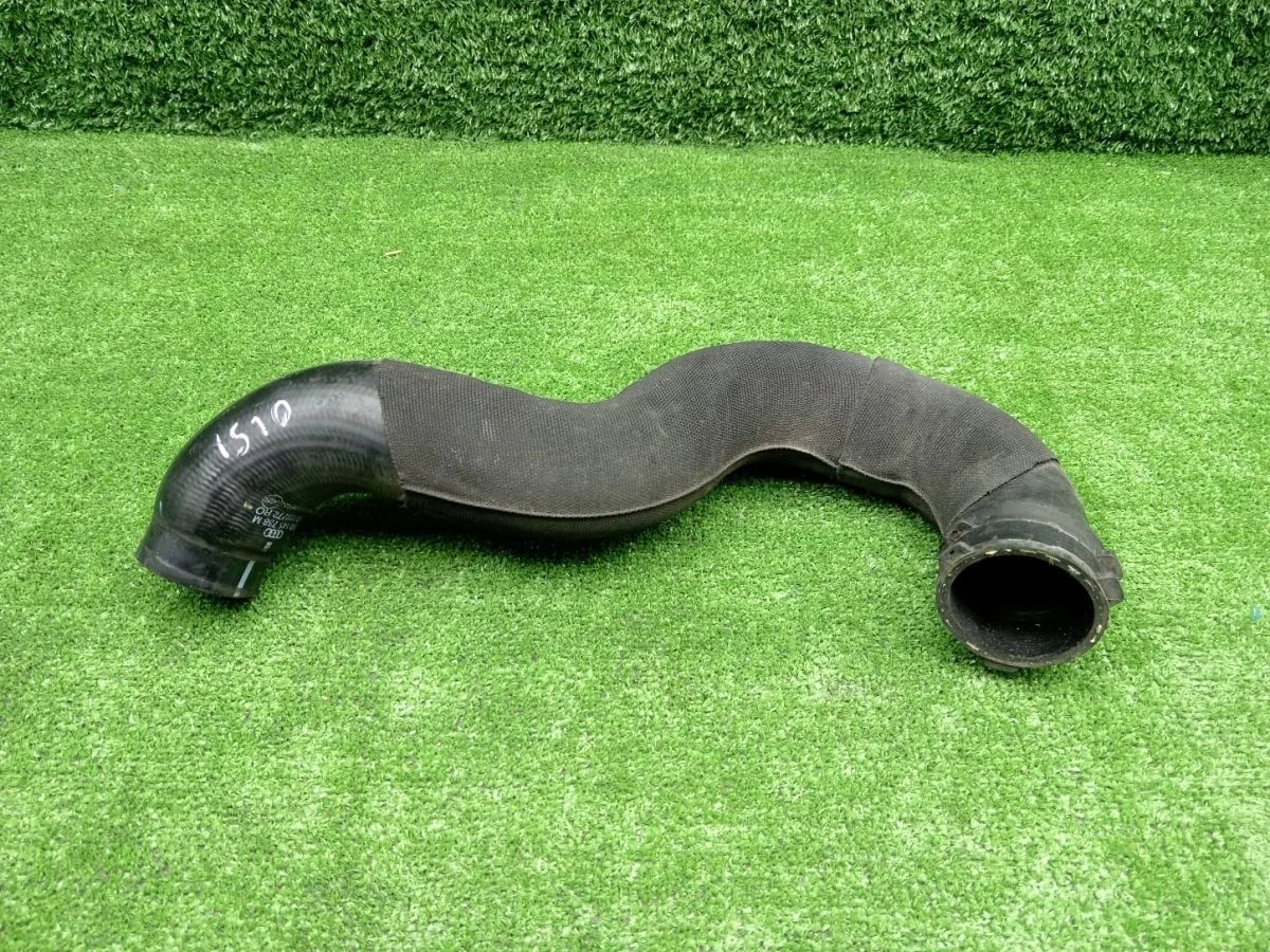 Патрубок интеркулера правый 8K0145738M Audi A4 B8 (2007—2012)