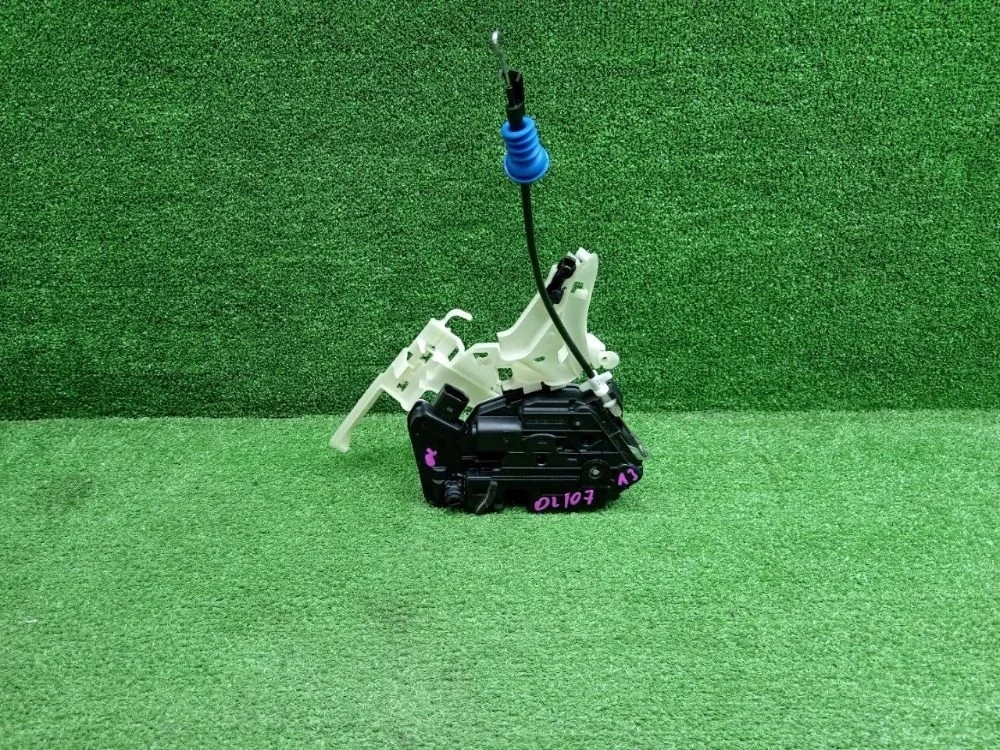 Замок двери задней левой Volkswagen Passat CC B6 (2008—2012)