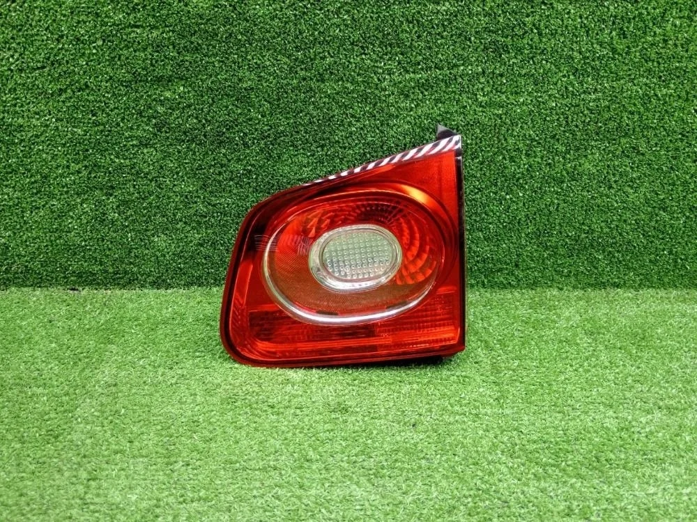 Фонарь задний правый в крышку Volkswagen Tiguan I (2007—2011)